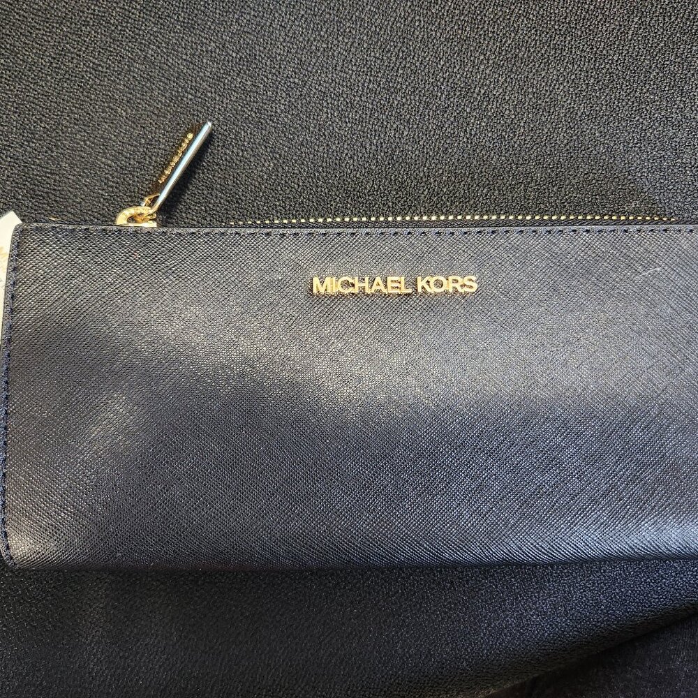 Michael Kors NWT Jet Set Travel Lg Three Qtr Zip Wallet